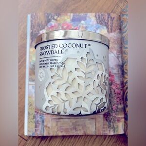 Bath & Body Works Frosted Coconut Snowball Candle